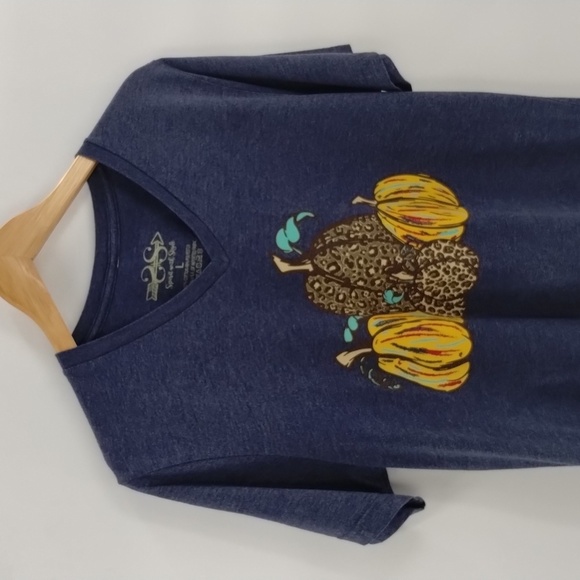 Spirit with Style graphic tee size large blue pumpkins for Fall short sleeve - Picture 2 of 5